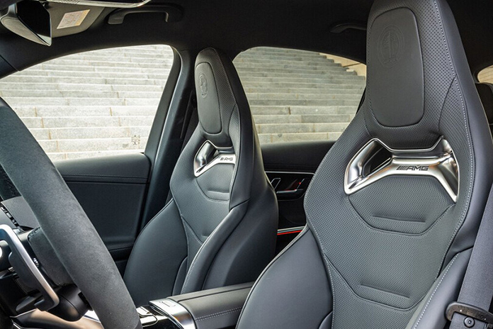 Mercedes AMG C 63 S E Performance 18 Mercedes-AMG C63 S E Performance